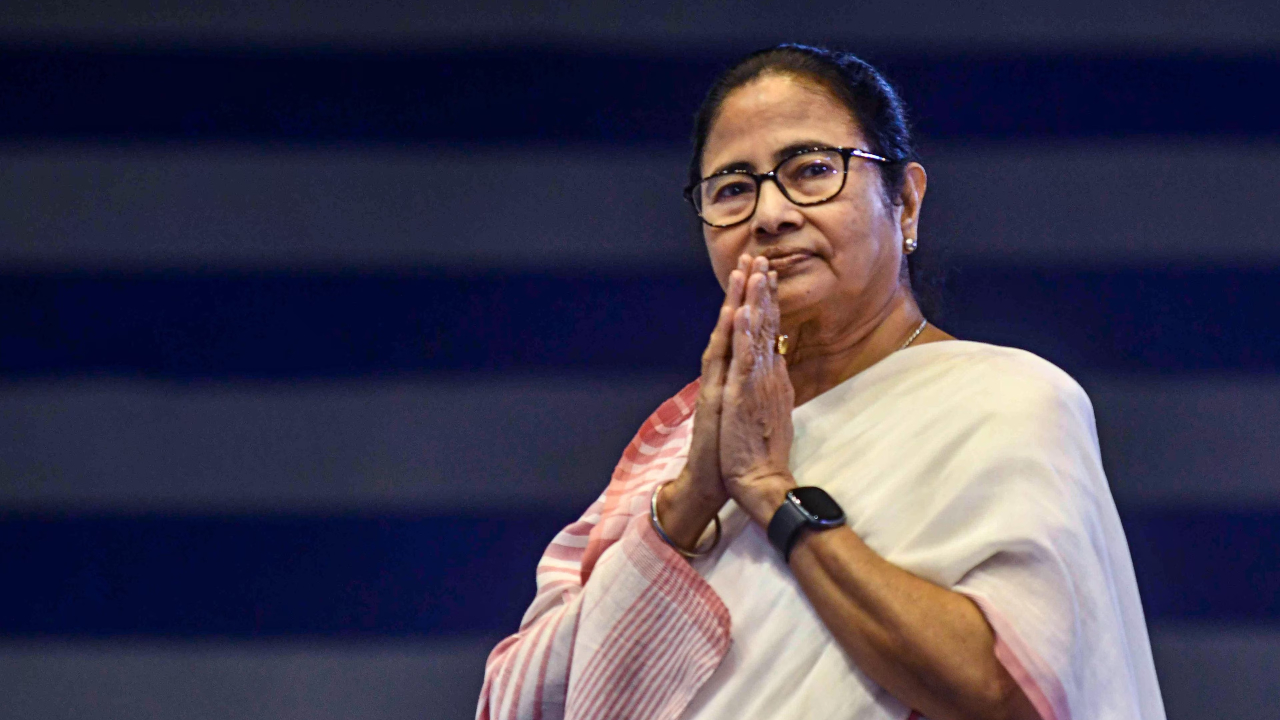 Bengal CM Mamata calls Centre 